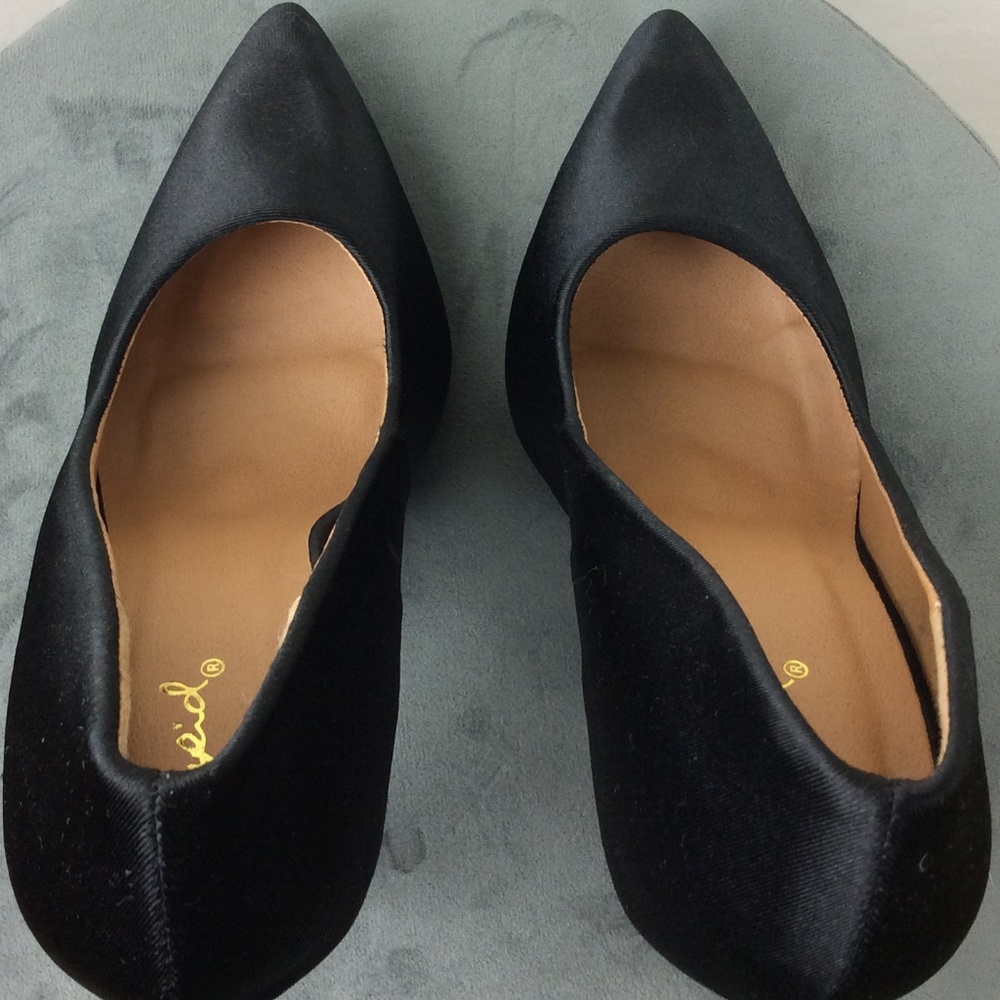 Qupid Black Satin/Nubuck Pumps - Picture 5 of 7